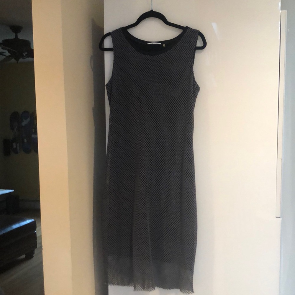 TAHARI  sz8 stretch olive net with black lining